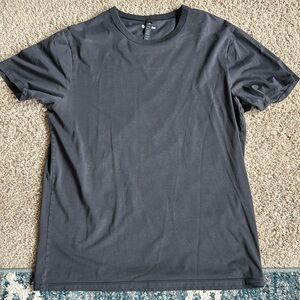 Lululemon tee